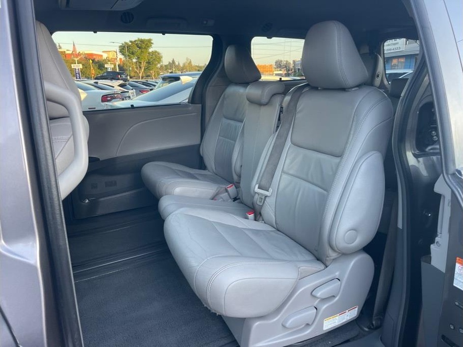 2015 Toyota Sienna XLE Premium - Photo 8