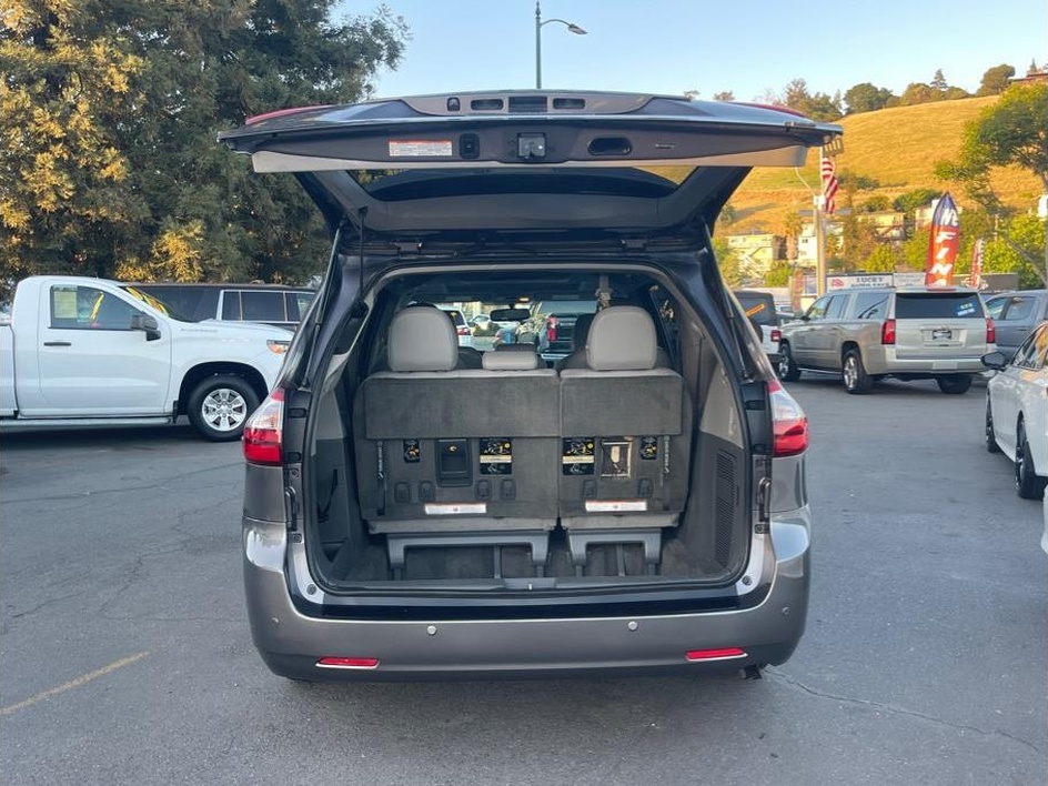 2015 Toyota Sienna XLE Premium - Photo 16