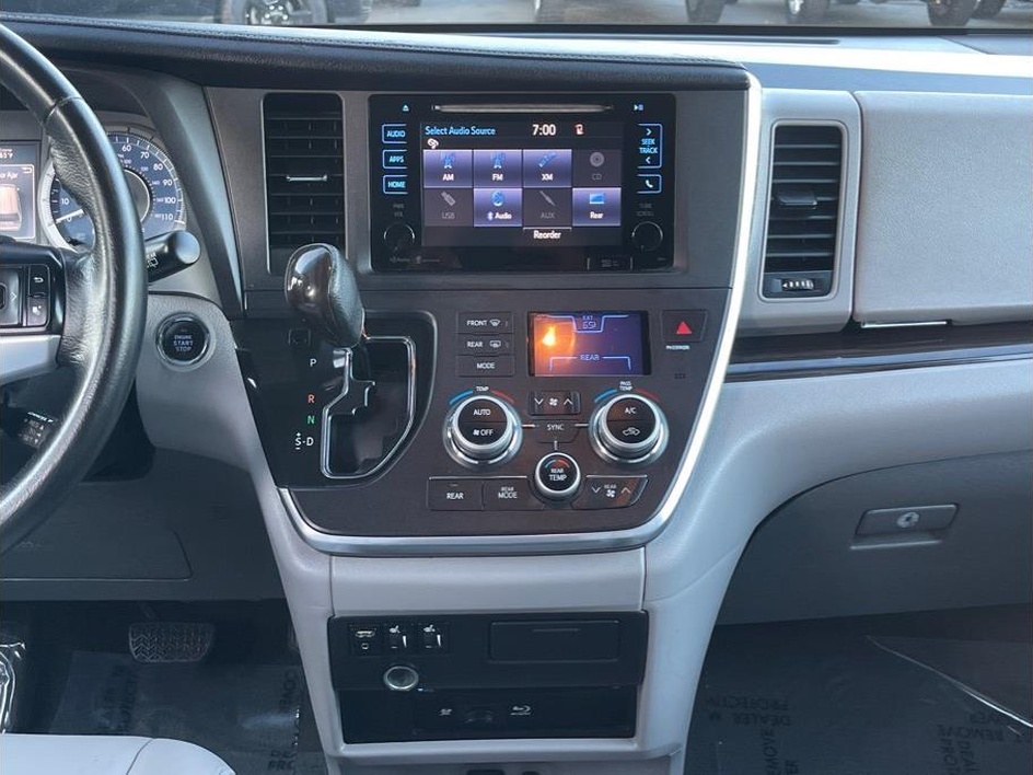 2015 Toyota Sienna XLE Premium - Photo 13