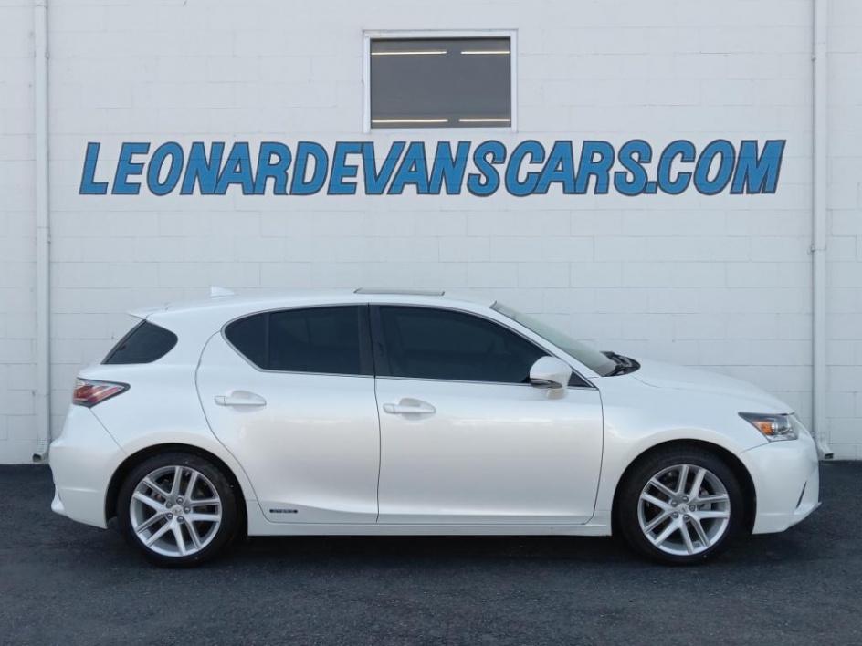 2016 Lexus CT Base's photo