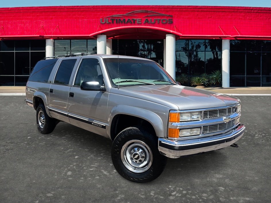 1999 Chevrolet Suburban K2500's photo