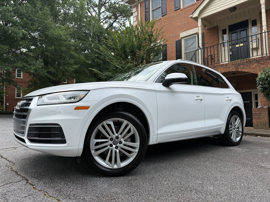 2018 Audi Q5 2.0T quattro S tronic Premium Plus's photo