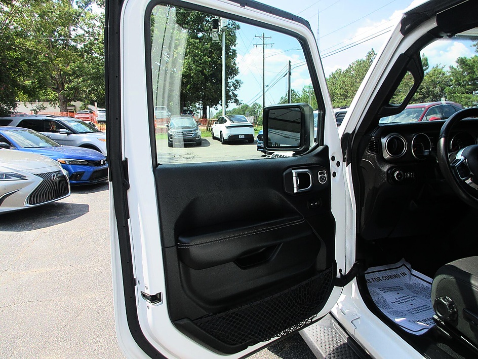 Jeep Wrangler photo 9