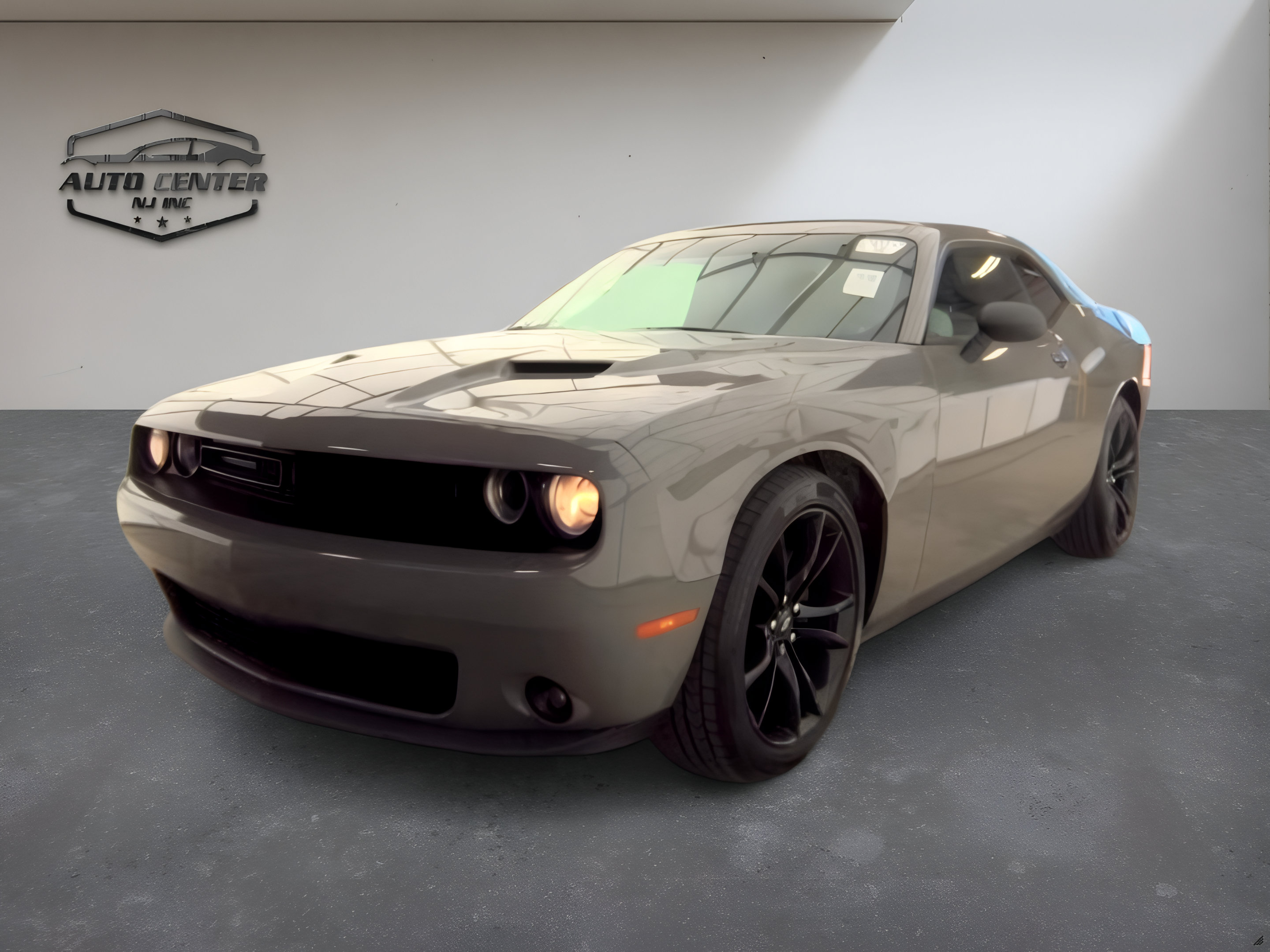 Gray 2018 Dodge Challenger Coupe Rear-Wheel Drive Automatic