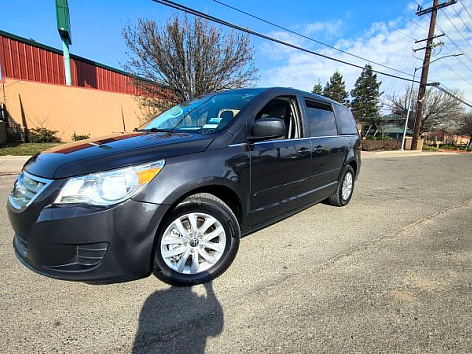 2012 Volkswagen Routan SE