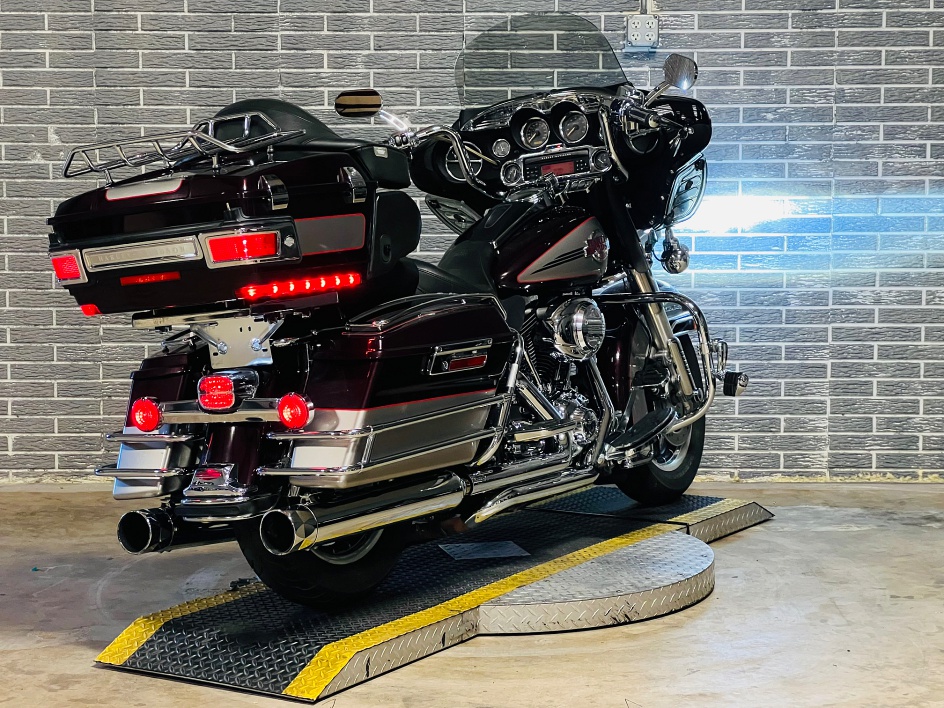 HARLEY-DAVIDSON　FLHTCU-I1450 2011 Harley-Davidson® FLHTCU - Ultra Classic® Electra Glide