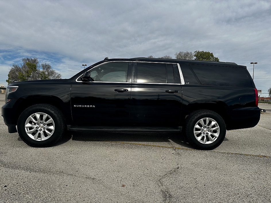 2017 Chevrolet Suburban LT's photo