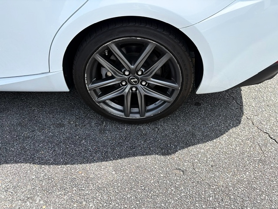 2018 Lexus IS 300 - Photo 9