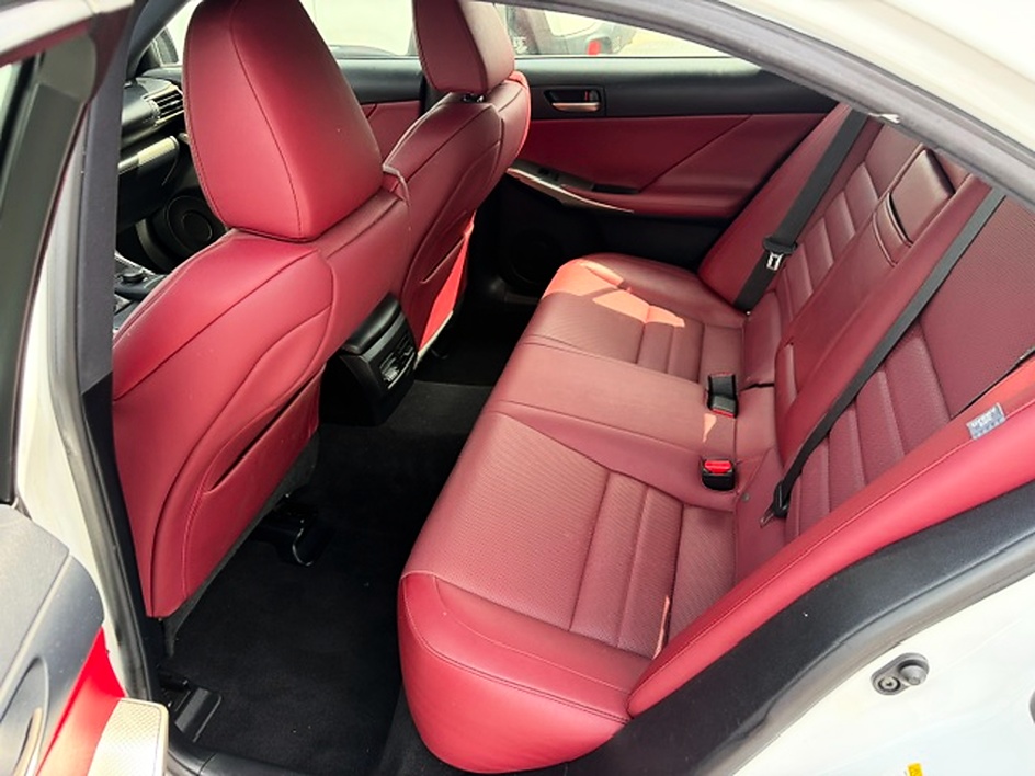 2018 Lexus IS 300 - Photo 7