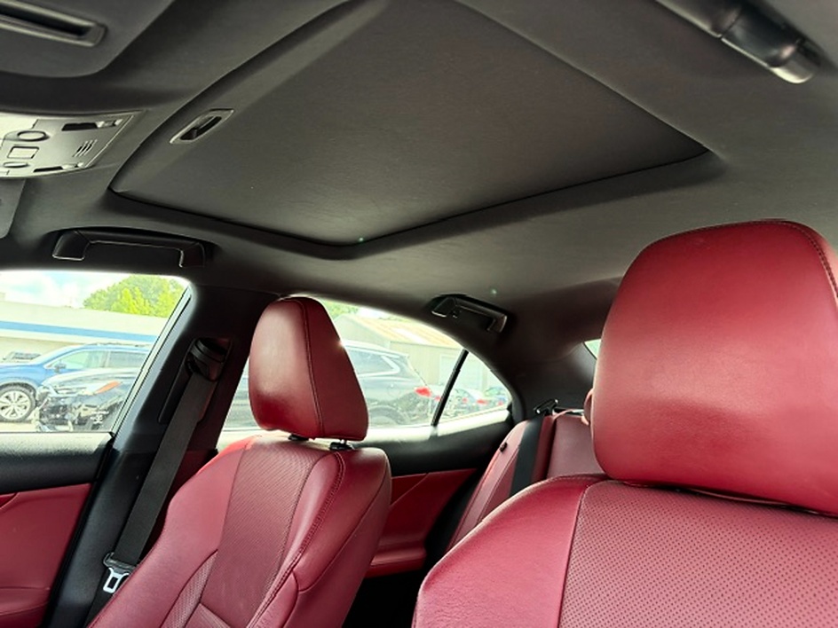 2018 Lexus IS 300 - Photo 11