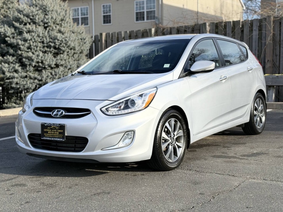 2017 Hyundai Accent Sport 5-Door 6-Speed Automatic's photo