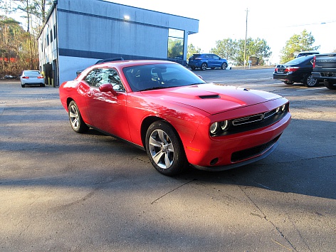 2016 Dodge Challenger SXT's photo