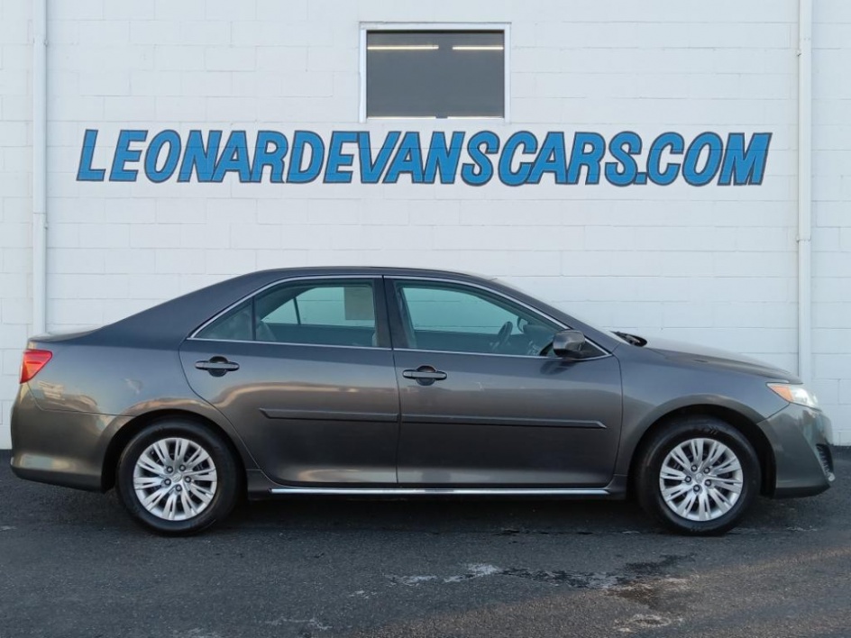 2013 Toyota Camry LE's photo