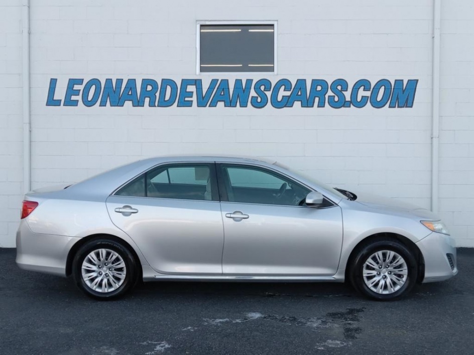 2013 Toyota Camry LE's photo