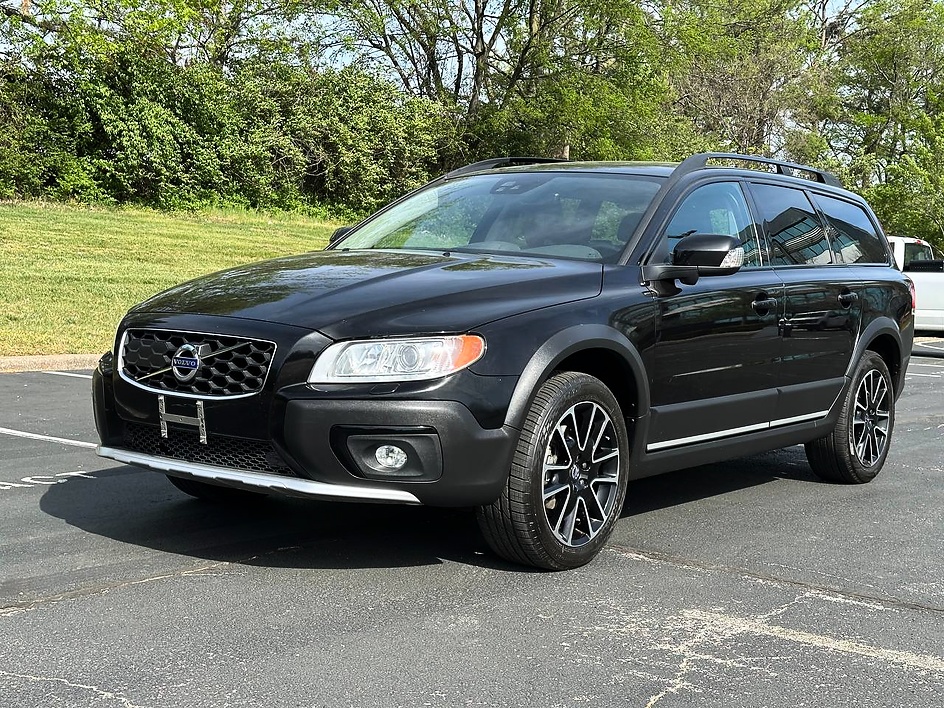 2016 Volvo XC70 T5 Drive-E FWD Classic Platinum's photo