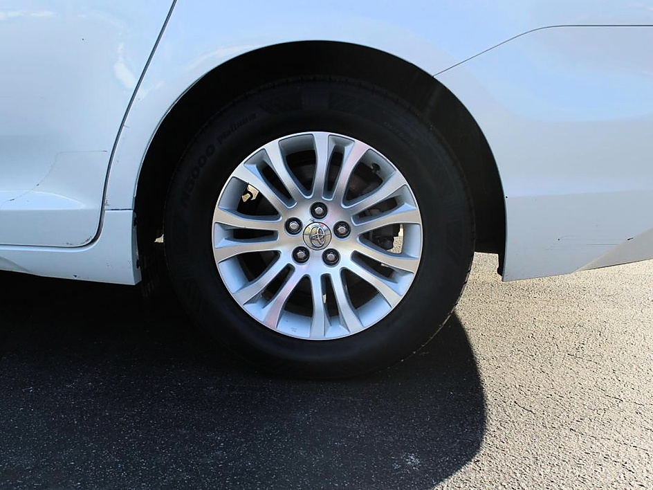 2016 Toyota Sienna XLE - Photo 8