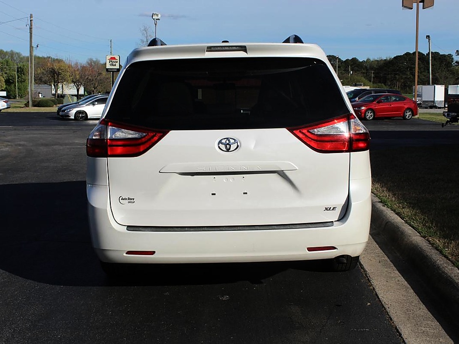 2016 Toyota Sienna XLE - Photo 7
