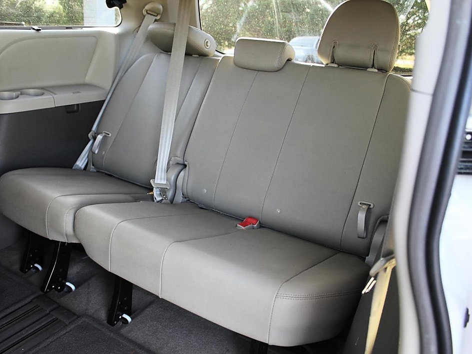 2016 Toyota Sienna XLE - Photo 9