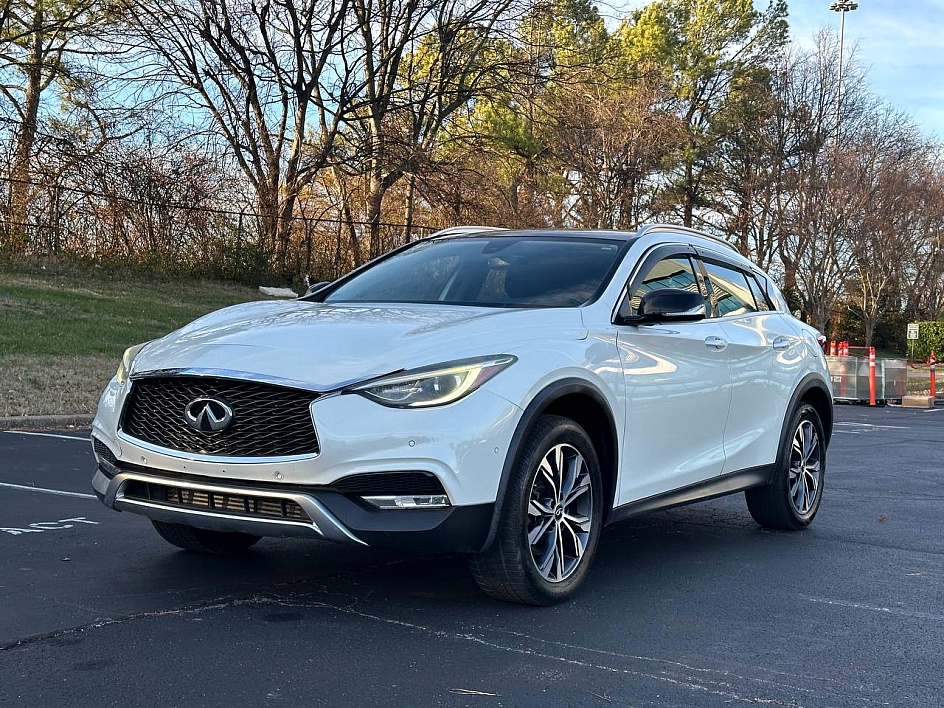 2017 INFINITI QX30 Premium's photo