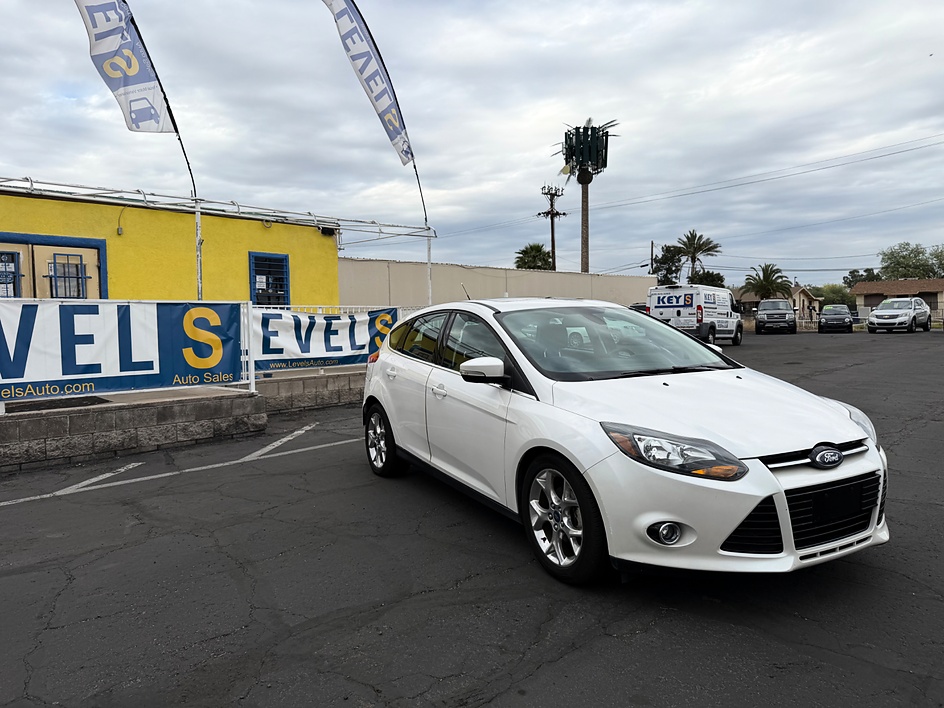 2012 Ford Focus 5 Door Hatch Titanium's photo