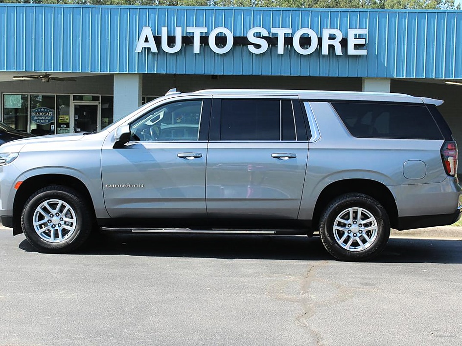 2021 Chevrolet Suburban 2WD 1500 LT's photo