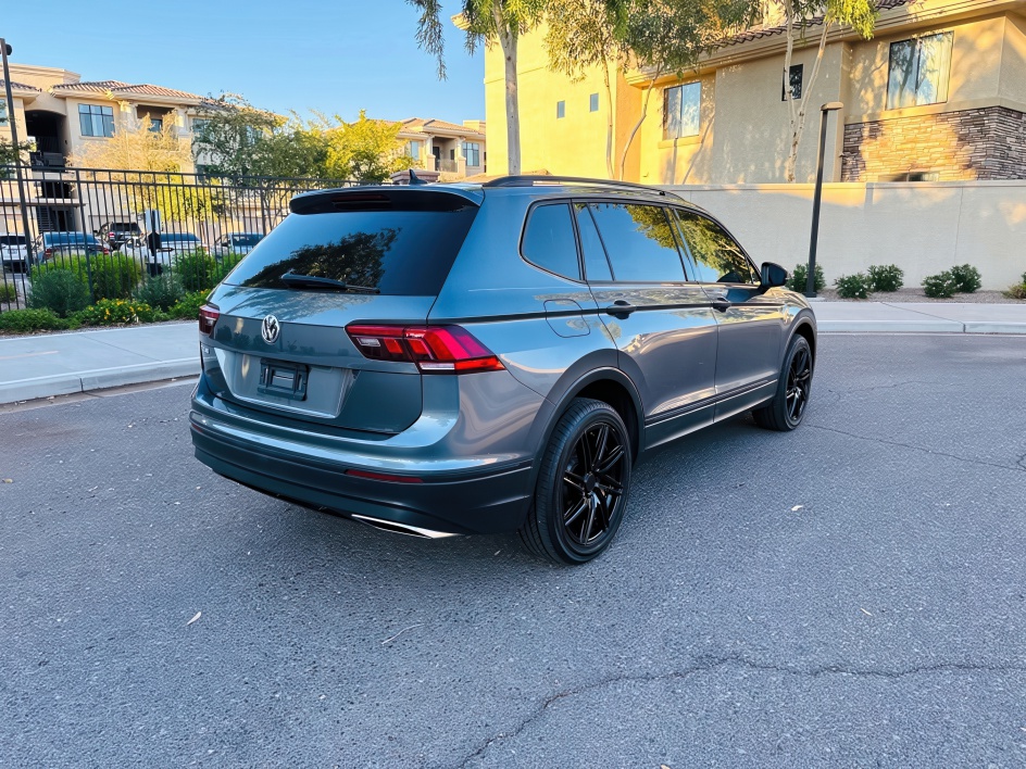 2020 Volkswagen Tiguan S photo 2