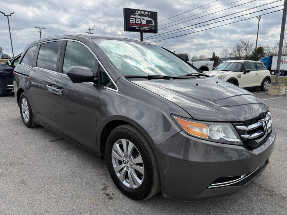 2016 Honda Odyssey SE's photo