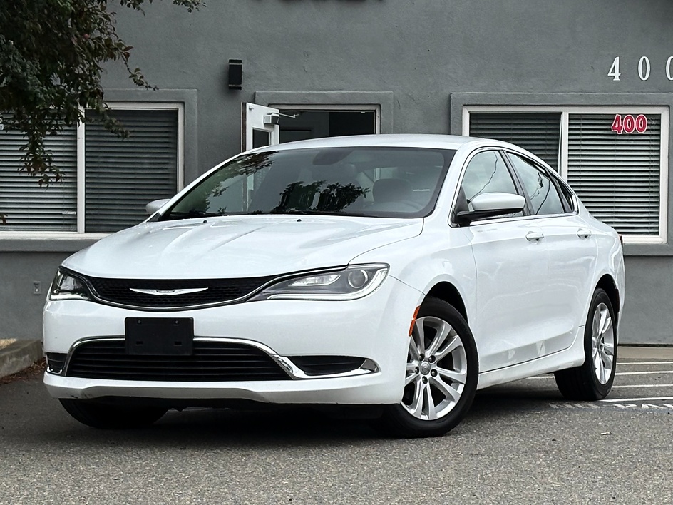 2016 Chrysler 200 Limited's photo