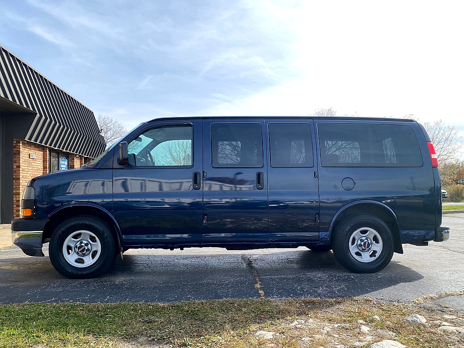 2006 GMC Savana Base