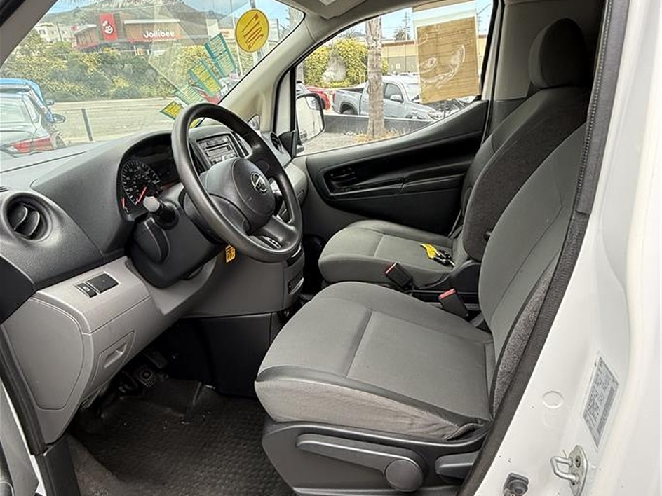 2017 Nissan NV200 S - Photo 11