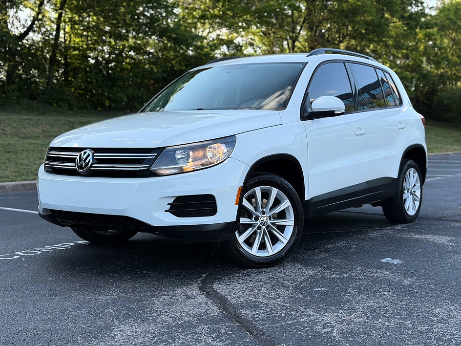 2017 Volkswagen Tiguan Limited 2.0T 4Motion's photo