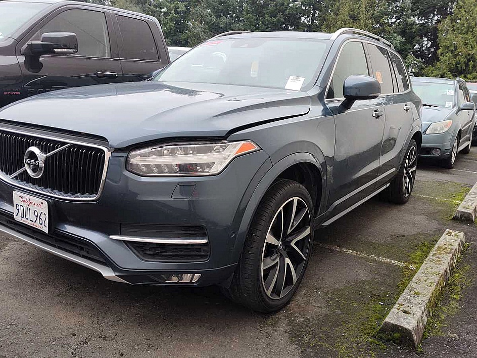2018 Volvo XC90 Momentum's photo
