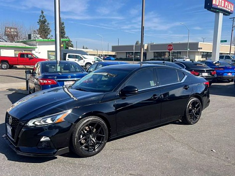 2019 Nissan Altima SL's photo