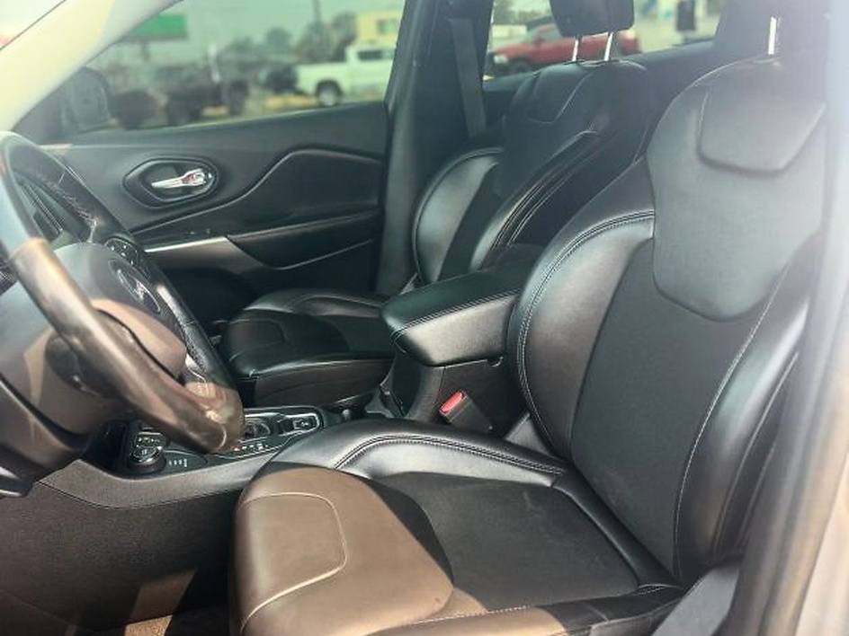 2020 Jeep Cherokee Latitude Plus - Photo 10