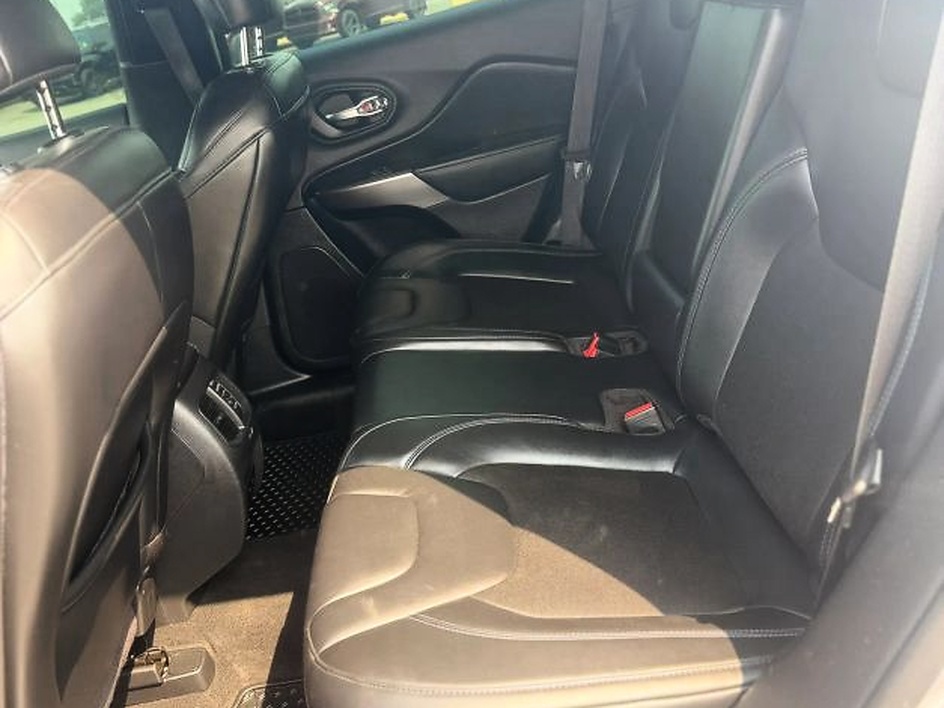 2020 Jeep Cherokee Latitude Plus - Photo 11