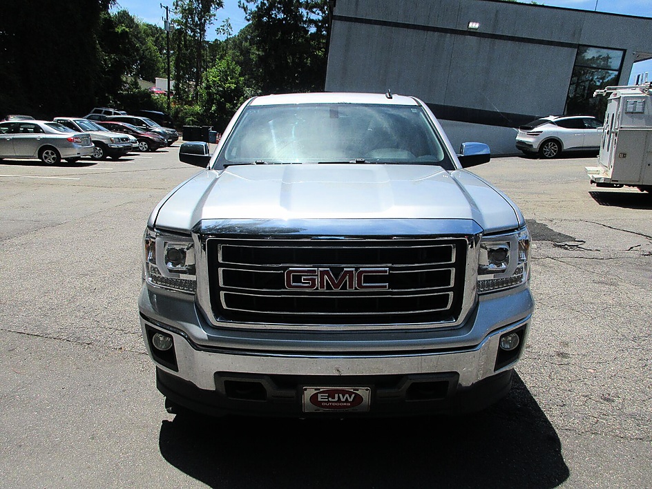 GMC Sierra photo 2