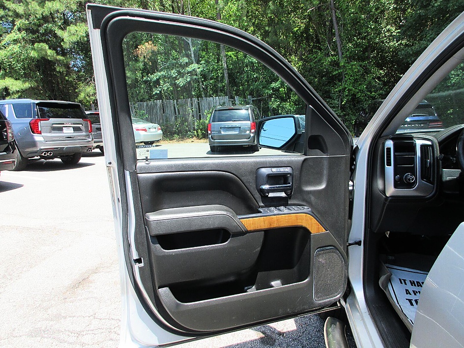 GMC Sierra photo 10