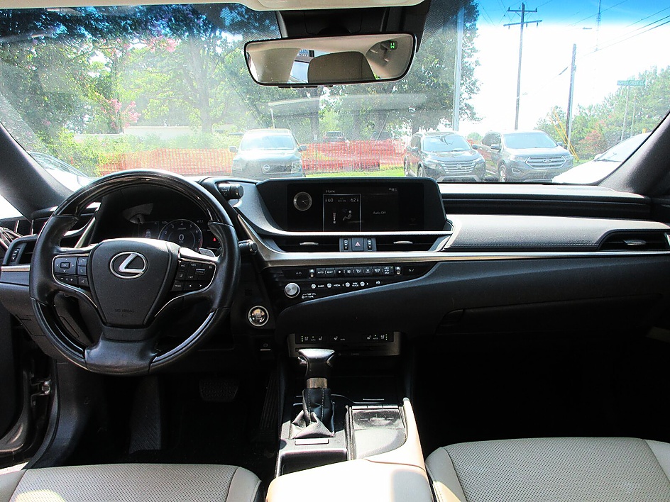 Lexus ES photo 10