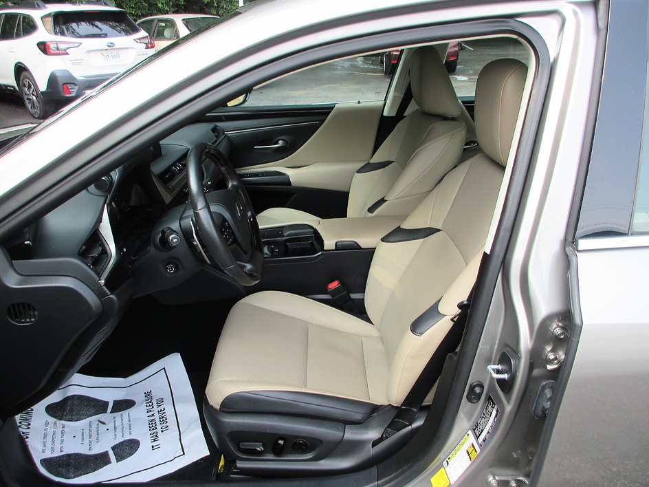 Lexus ES photo 9