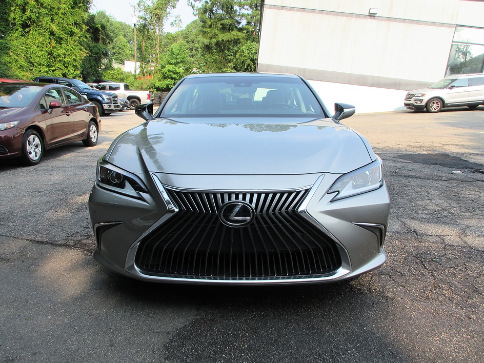 Lexus ES photo 2