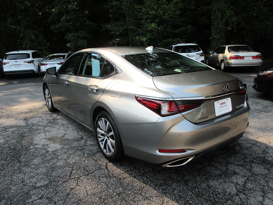 Lexus ES photo 7