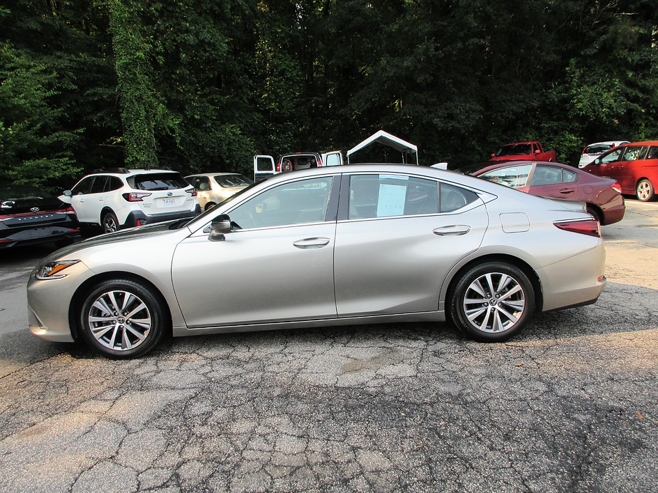 Lexus ES photo 8