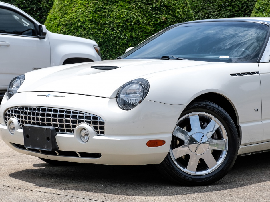 2003 Ford Thunderbird photo 3