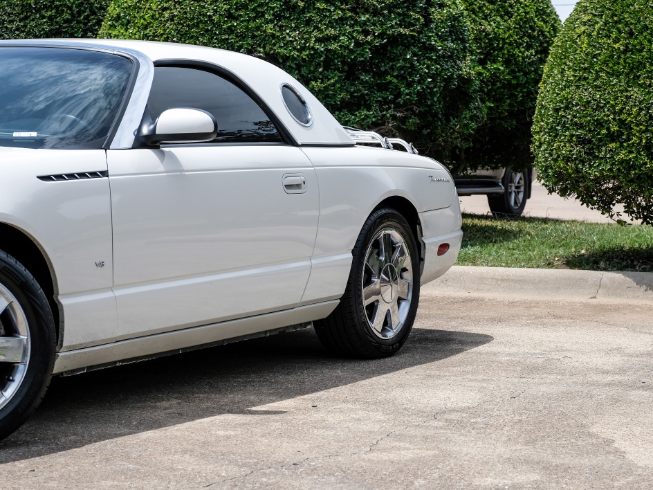 2003 Ford Thunderbird photo 4