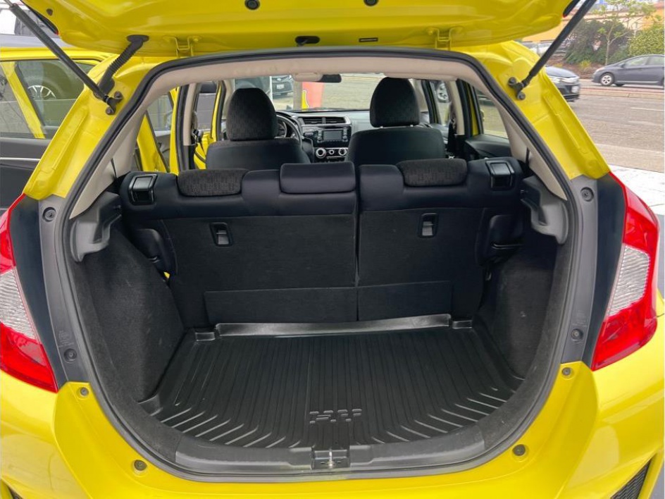 2016 Honda Fit LX - Photo 11