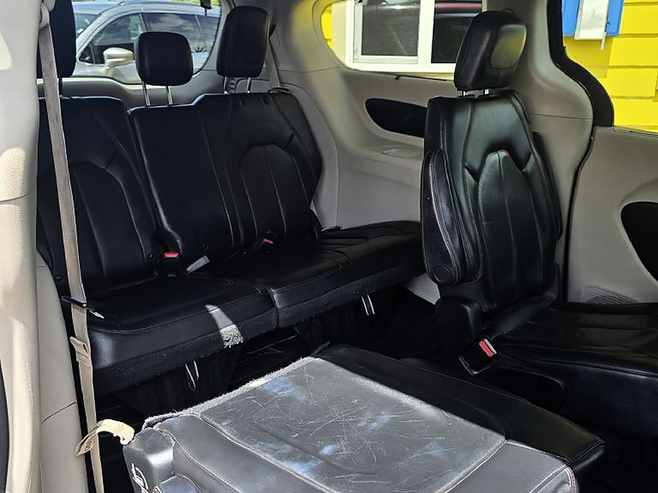 2019 Chrysler Pacifica Touring L - Photo 13