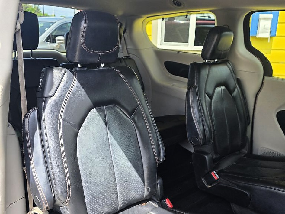 2019 Chrysler Pacifica Touring L - Photo 12