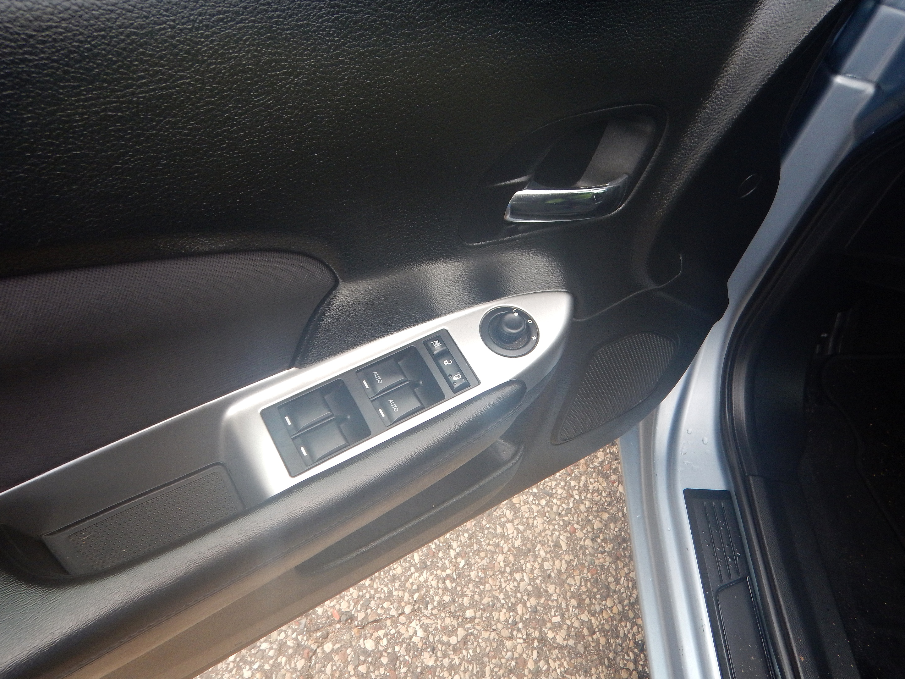 2012 Chrysler 200 Touring - Photo 18