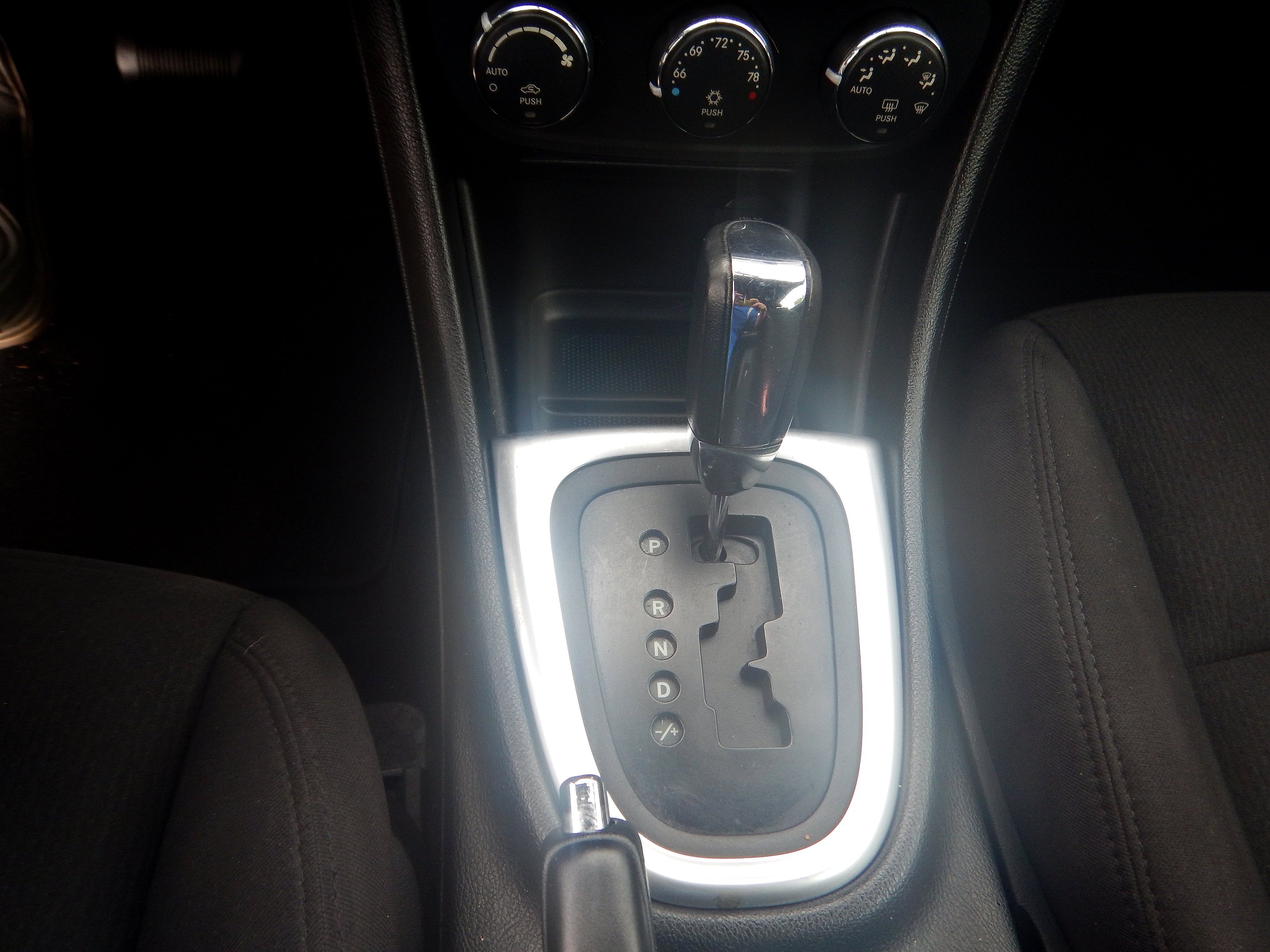 2012 Chrysler 200 Touring - Photo 23