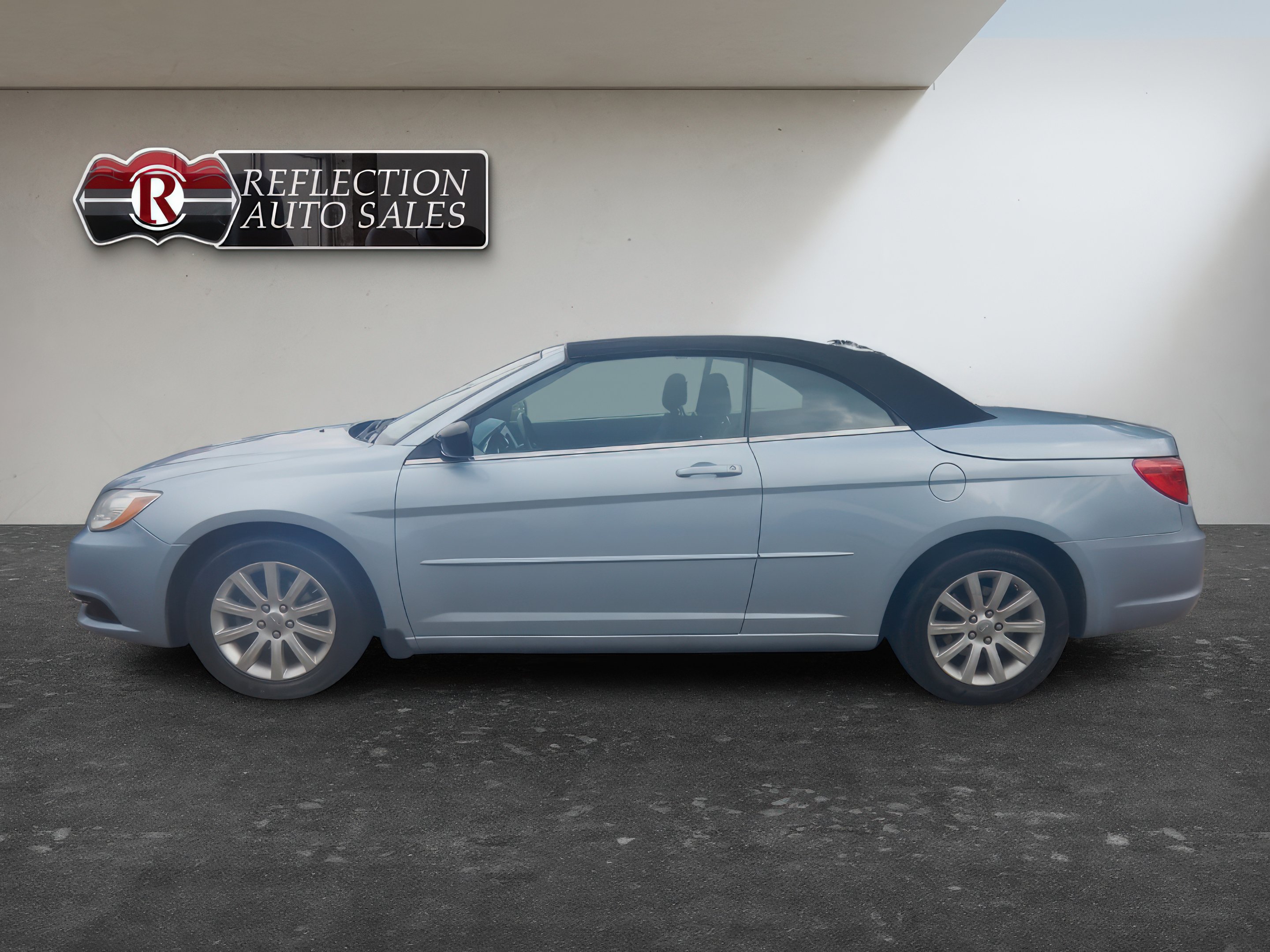 2012 Chrysler 200 Touring - Photo 2